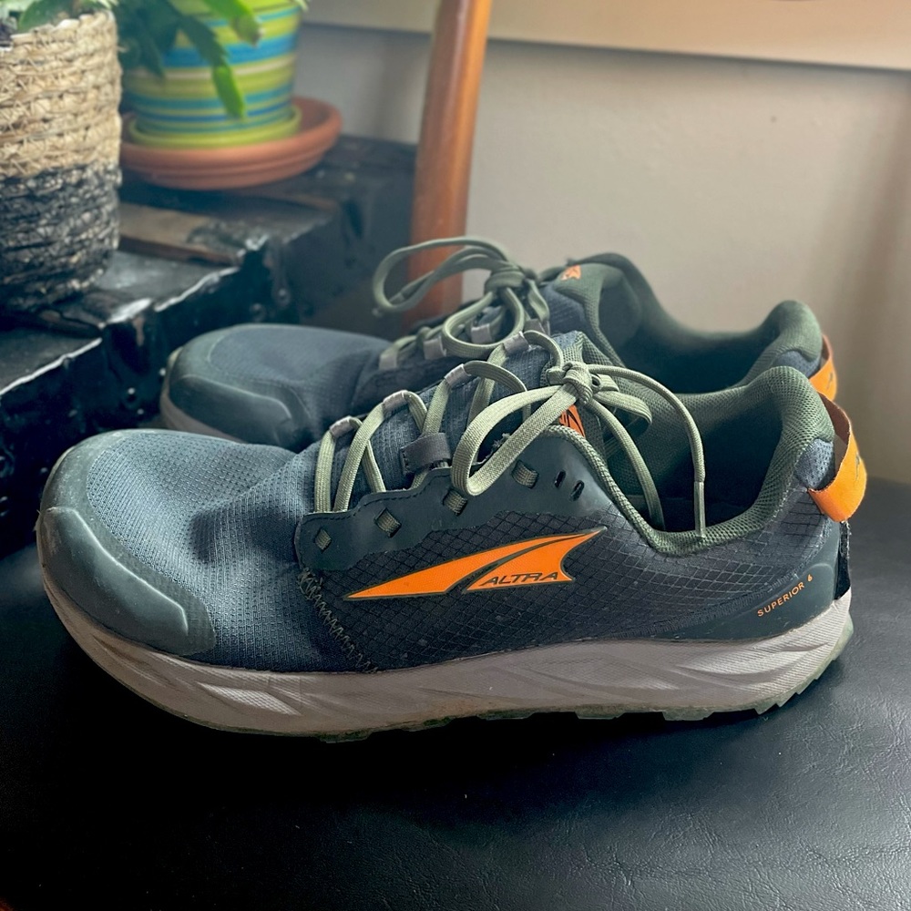 Altra Superior 6 running shoes
Size 8 (Men’s)
